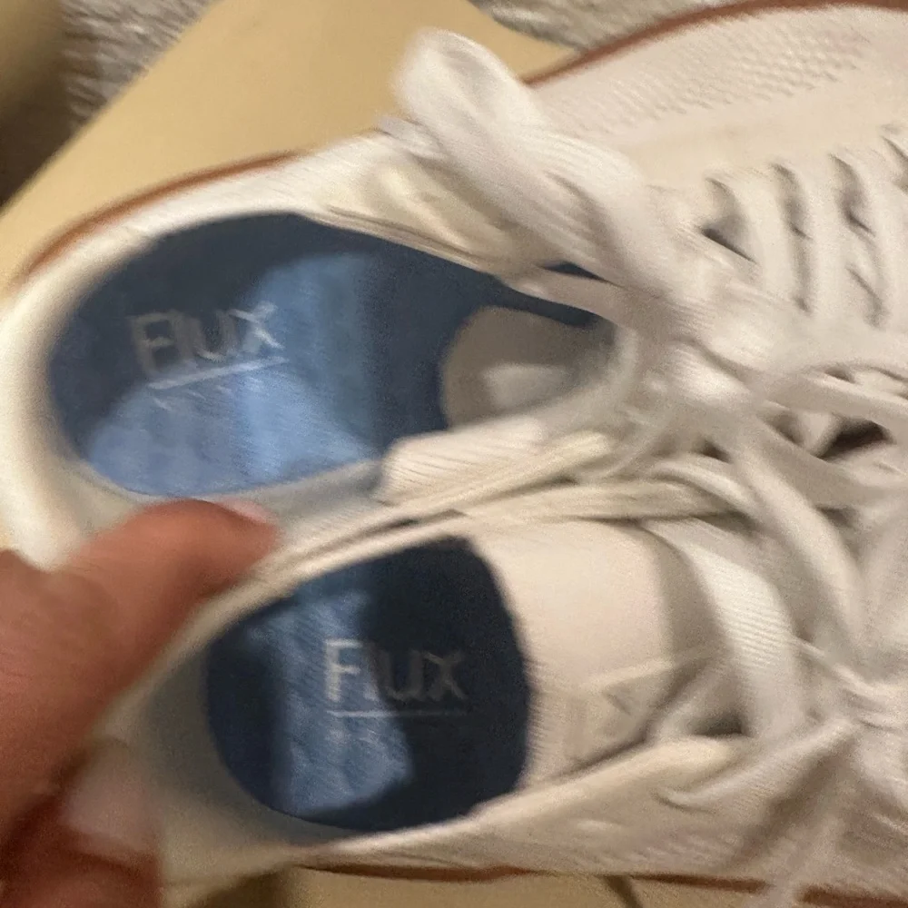 Flux 8 - Picture 2 of 4
